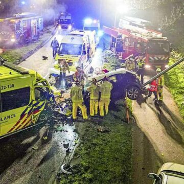 Drie tieners overleden na botsing ambulance en auto in Helmond