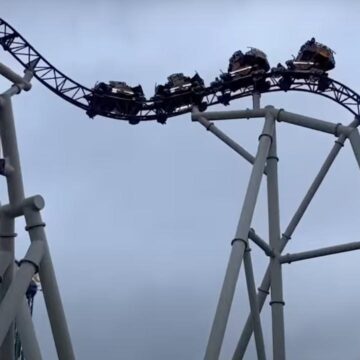 Alle negen inzittenden vastgelopen achtbaan Plopsaland bevrijd