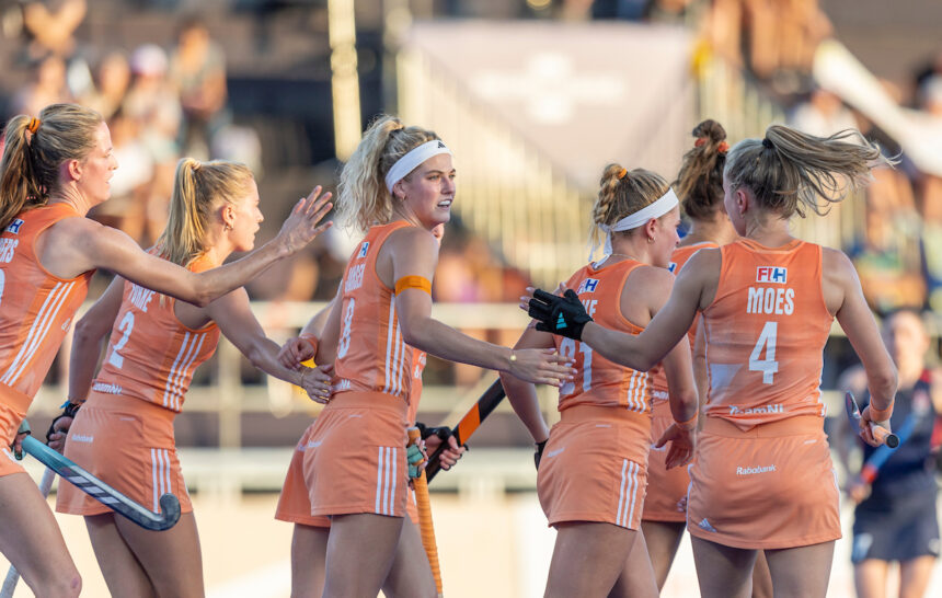 Oranje start Road to Parijs met monsterzege op GB (8-0)