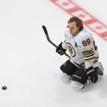 Bruins’ David Pastrnak is doing nothing, and the season is at risk because of it