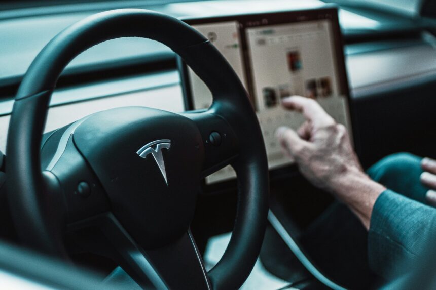 3 mois avant sa possible présentation, Tesla dévoile déjà des images de son “robotaxi” ?