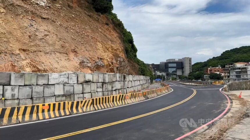 Keelung landslide road reopens ahead of schedule