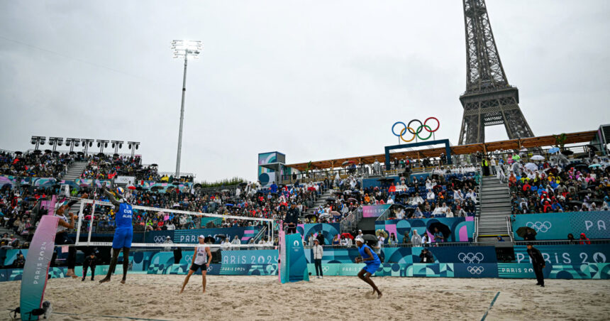 Beach volleyball begins under the Eiffel Tower despite the torrential rains