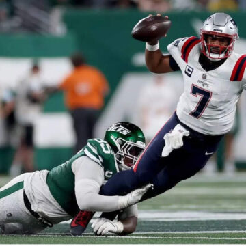 The New England Patriots Are Facing A Quarterback Dilemma Following Jacoby Brissett’s Struggles