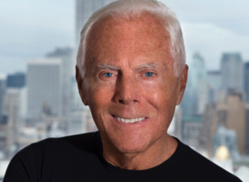 Giorgio Armani si racconta e commuove: “Non conosco più il sonno sereno di un tempo. Ora di notte sogno e nel sogno costruisco il mio futuro”. Dal grande amore per Sergio Galeotti al futuro dell’azien