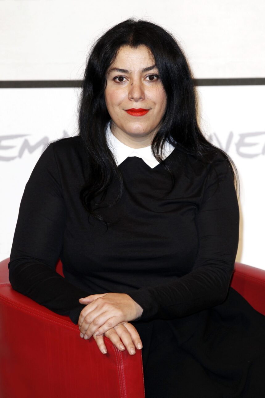 Dénonçant l’hypocrisie de la France envers l’Iran, Marjane Satrapi refuse la Légion d’honneur